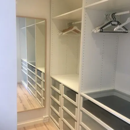 Apartment 2 Bedroom On Walk Street *